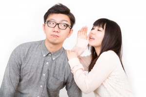 妻の話を聞く夫